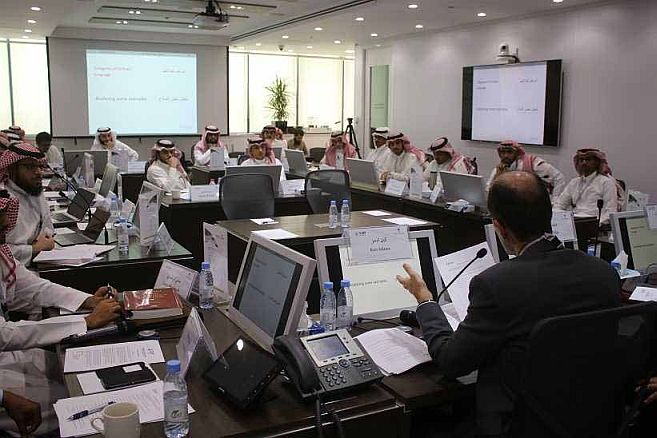 المركز يقيم ورشة عمل متقدمة حول صياغة العقود وشروط التحكيم
