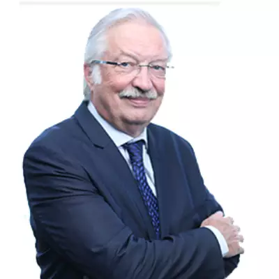 أ. أليك إيمرسون
